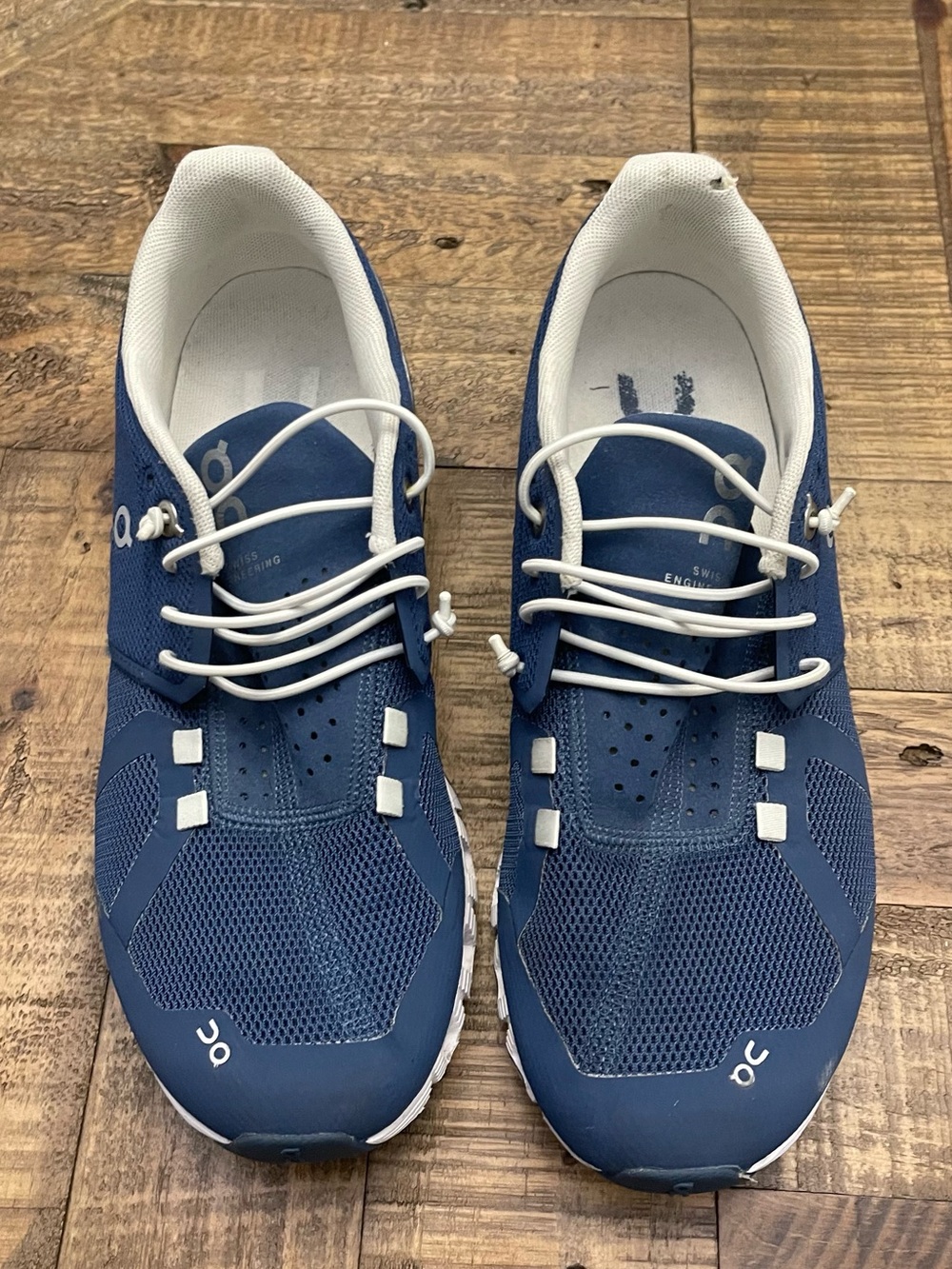 On Women's Cloud 5 low top sneakers in a navy denim and white colorway